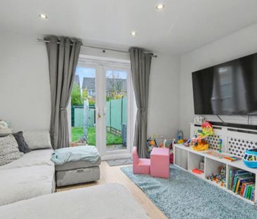 Stylish 2-Bed Home | High-Spec Finish & Parking in CV10 - Photo 2