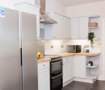 6 bedroom detached house to rent - Photo 4