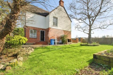 4 bedroom detached house to rent - Photo 5