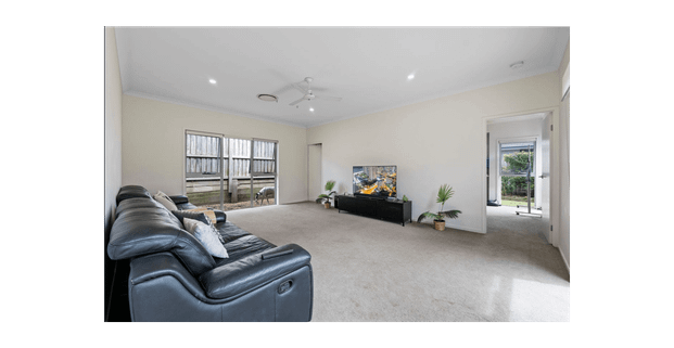 Five Bedroom Executive Mirvac Home - Photo 1