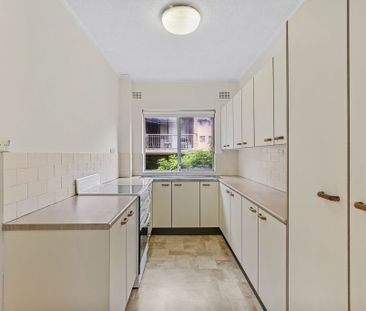 Tastefully Refreshed, Private And Spacious, Centrally Positioned Tw... - Photo 4