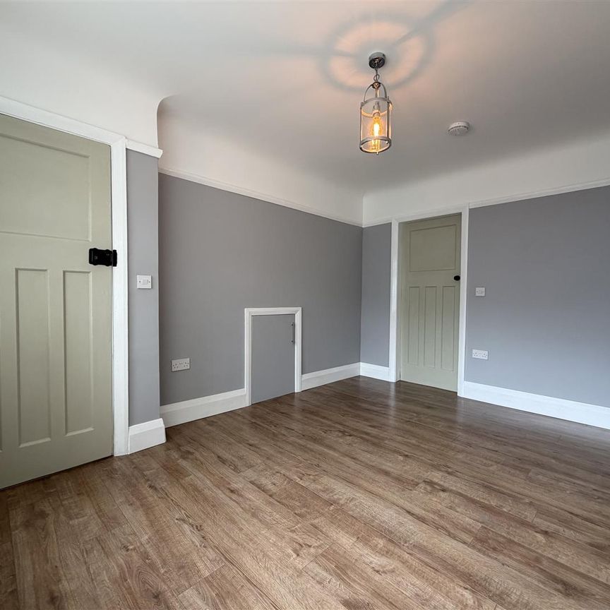 Heather Road, Heswall - Photo 1