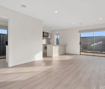 Near New 3 Bedroom Home - Photo 4