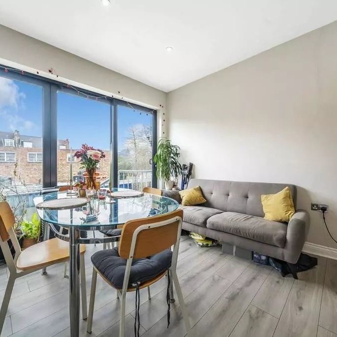 3 Bed Flat, Tooting, SW17 - Photo 1