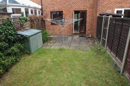 2 bedroom House To Let Total Size: 668 SQ FT - Photo 2