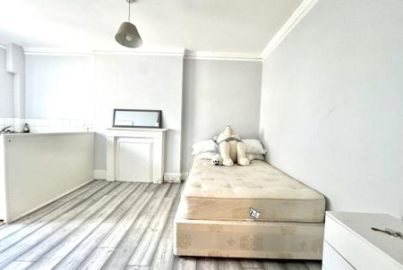 Studio to rent - Photo 2