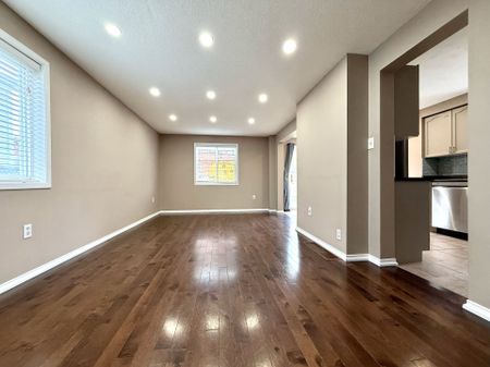 For Lease - 13 Benjamin Lane, Barrie, Ontario - Photo 5