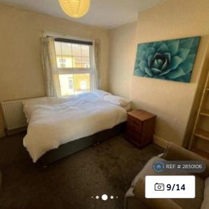 1 bedroom in a house share to rent - Photo 2