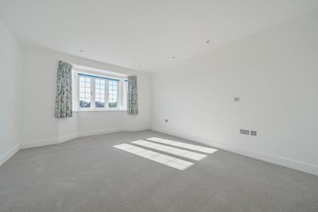 4 bedroom semi-detached house to rent - Photo 4