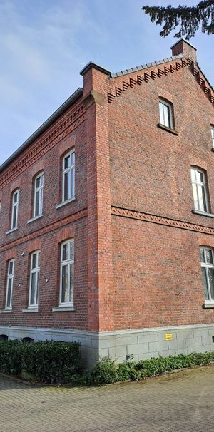 Altbau trifft Moderne: Stilvolle Erdgeschosswohnung mit Balkon und eigenem Garten! - Photo 1