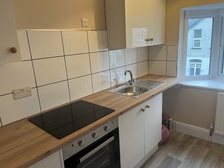 1 Bedroom First Floor Flat for Rent in Westcliff on Sea - Photo 3