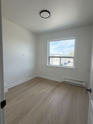 For Lease - 247 Belgravia Avenue Unit# 2nd Floor, Toronto, Ontario - Photo 1
