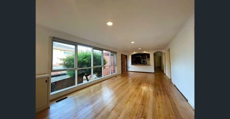 Spacious Family Home in a Prime Doncaster Location!!! - Photo 5