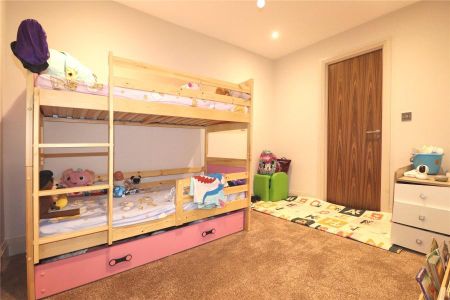 3 bedroom detached house to rent - Photo 4