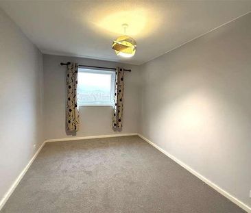 Cody Road, Farnborough, GU14 - Photo 3