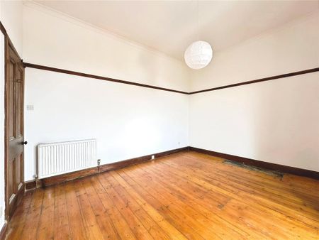 4 bedroom flat to rent - Photo 2