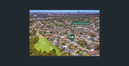 Brand New Luxury Five Bedroom Home in Ultra-Convenient Location - Photo 5