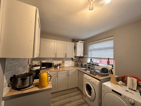 1 bedroom in a house share to rent - Photo 3