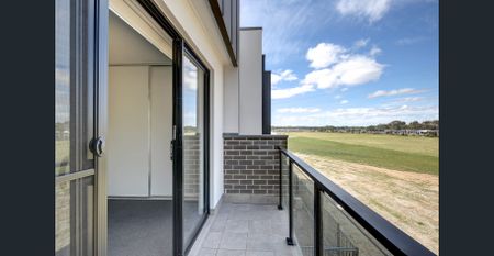 Modern Townhome with reserve frontage - Photo 3