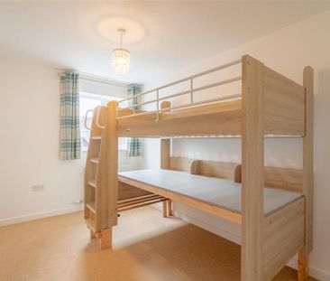 3 bedroom end of terrace house to rent - Photo 4