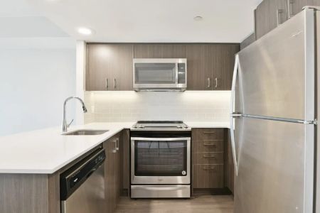 One80five — One Bedroom Deluxe - Photo 5