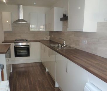 2 bedroom end of terrace house to rent - Photo 6