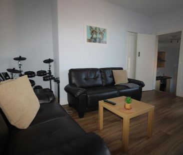 3 bedroom maisonette to rent - Photo 2