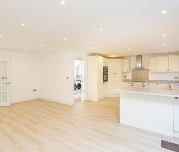 4 bedroom detached house to rent - Photo 5