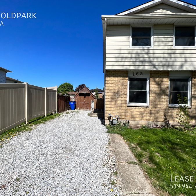 Charming 3 Bed 1.5 Bath Home in Family Friendly Chatham Neighbourhood - Photo 1