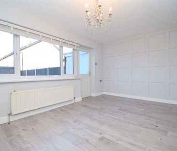 Leatham Park Road, Featherstone, WF7 - Photo 1