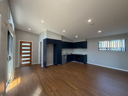 Luxurious Living in a Quiet Neighbourhood - Photo 3