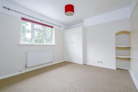 To Let 2 Bed Apartment - Photo 3