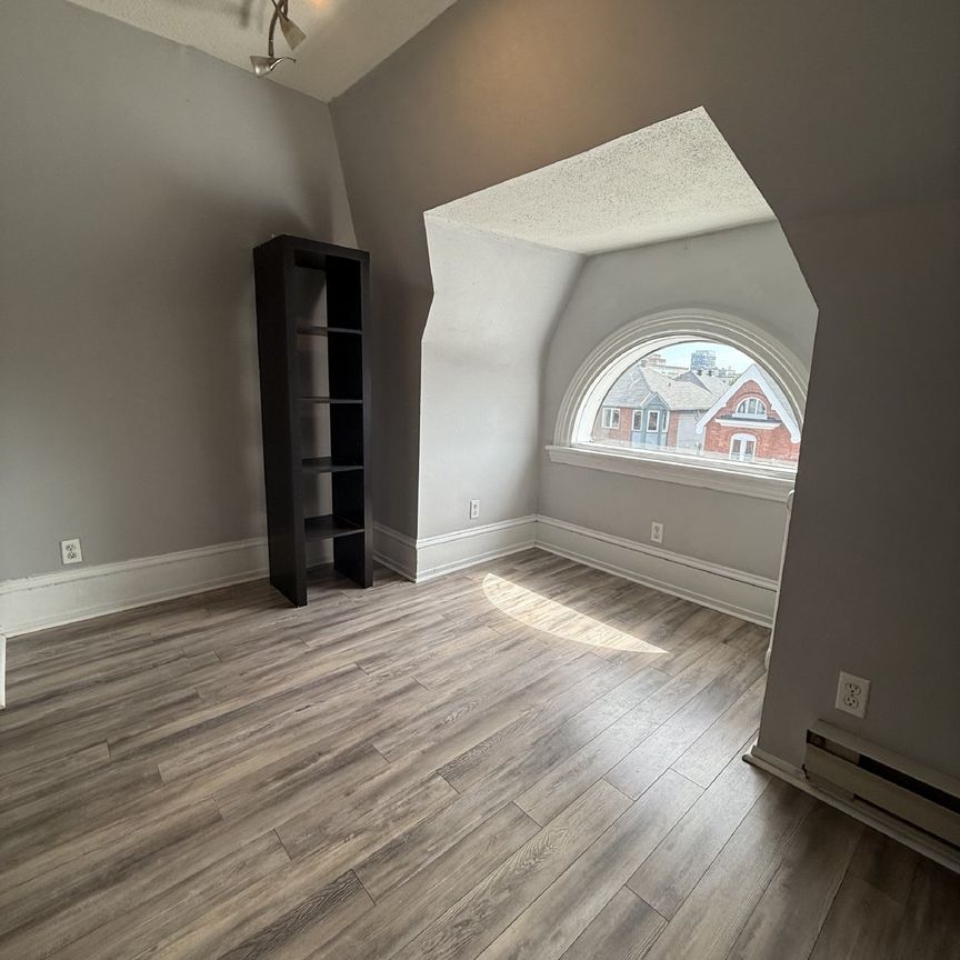 3 - 457 Somerset Street W - Photo 1