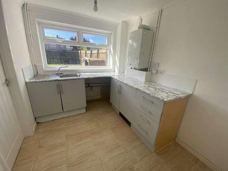 2 bedroom end of terrace house to rent - Photo 4