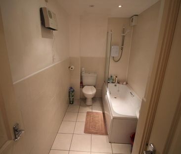 1 Bed Flat, Cardigan Road, LS6 - Photo 4