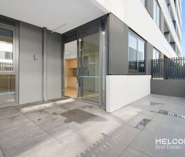 MODERN GROUND FLOOR APARTMENT WITH WRAP-AROUND COURTYARD - Photo 3