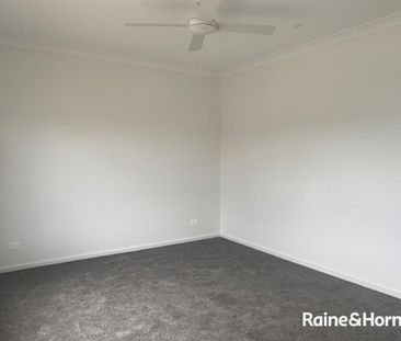 Be Impressed - Spacious Modern Townhouse - Photo 6