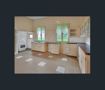 CHARMING SPACIOUS HOME CLOSE TO TOWN - Photo 3