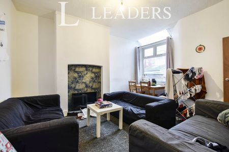 4 bedroom house to rent Braemar Road, Manchester, M14 - Photo 2