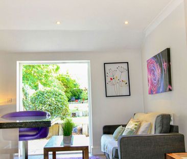 Verdant Lane Room 1 - Photo 1