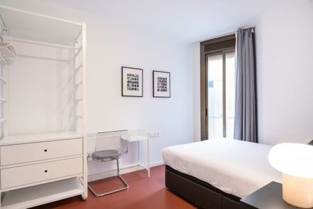 Carrer de la Maquinista, Barcelona, Catalonia 08003 - Photo 2