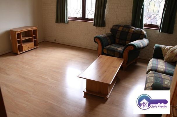 3 Bedroom Flat To Rent - Photo 1