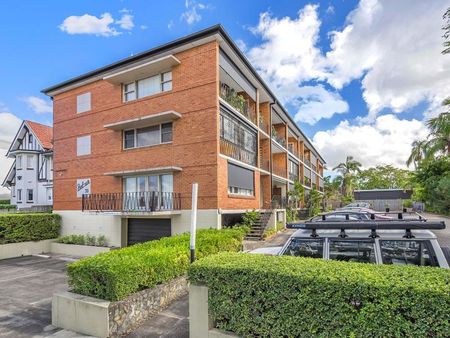 Stylish & Spacious Apartment in the Heart of New Farm - Photo 3