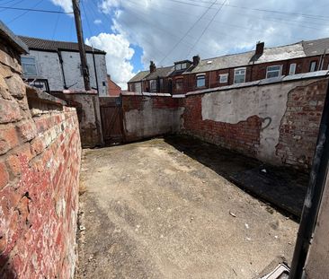 2 Bed End Terrace, Ivy St, M40 - Photo 1