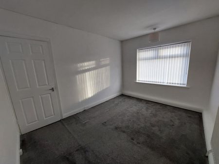 3 Bed Semi-Detached House, Oldroyd Crescent, LS11 - Photo 3