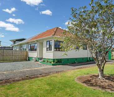 Charming Two Bedroom - Photo 5