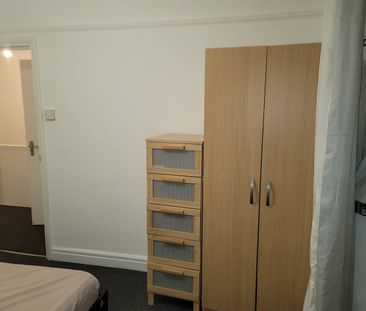 Room in a Shared House, Springfield Drive, IG2 - Photo 6