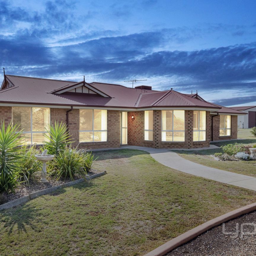 Family Home in HOPETOUN PARK - Photo 1