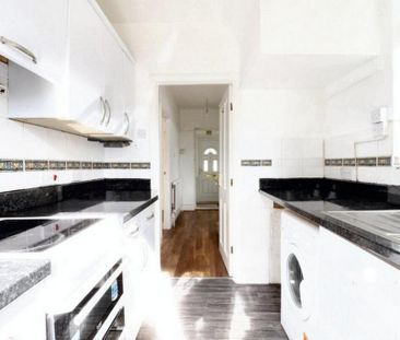 3 bedroom semi-detached house to rent - Photo 6