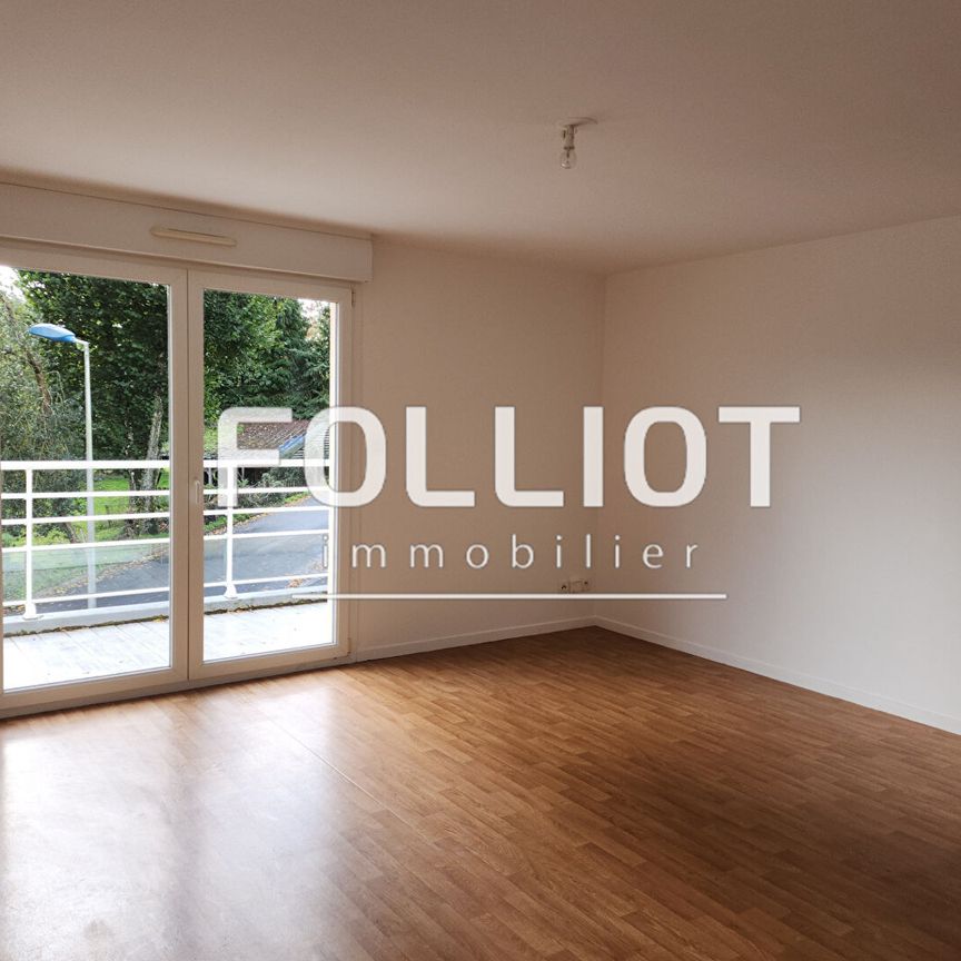 A LOUER - VIRE NORMANDIE - BEAU T2 avec BALCON et PLACE DE PARKING - Photo 1